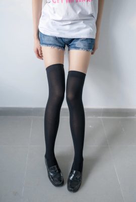 (Bidang Angin)_NO.113_Seluar pendek denim sutera hitam dengan pinggang kecil (47P)