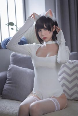 (Foto) Saionji Nange-White Cat White Jumpsuit (30P)