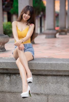 (Siri kaki cantik model Taiwan) Model cantik berkaki panjang Debby berseluar pendek denim, kasut tumit tinggi dan kaki cantik, syot luar (29P)