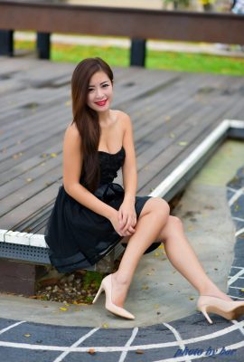 (Siri Kaki Cantik Model Taiwan) Model kecantikan berkaki panjang Laura Ku dalam pakaian luar bahu, skirt pendek, kasut tumit tinggi dan kaki cantik, pukulan luar (49P)